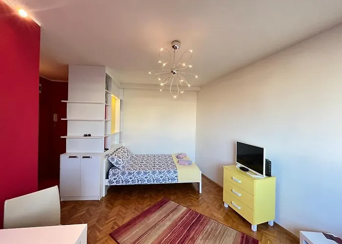 Апартаменты Bright Modern Downtown *