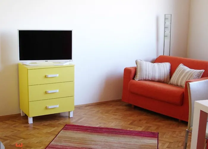 Bright Modern Downtown *